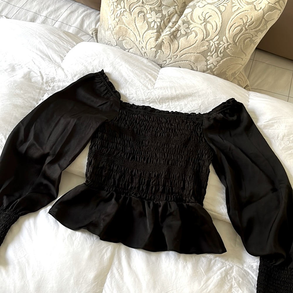Boutique on or off the shoulder top 🖤